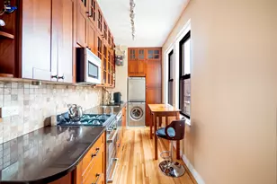 28 W 69th St, New York City, NY 10023 - Photo 3