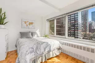 240 E 55th St, New York City, NY 10022 - Photo 3