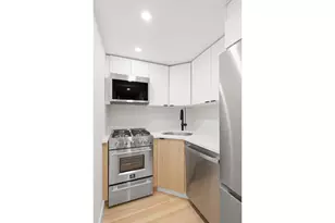 321 E 48th St, New York City, NY 10017 - Photo 3