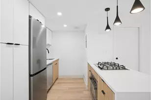 321 E 48th St, New York City, NY 10017 - Photo 3