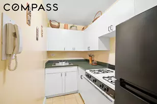 165 W 66th St, New York City, NY 10023 - Photo 3