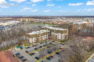 2 Elmwood Park Dr, New York City, NY 10314 - Photo 15