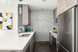 305 W 16th St, New York City, NY 10011 - Photo 5