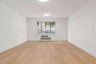47-05 5th St, New York City, NY 11101 - Photo 3