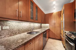 200 E 57th St, New York City, NY 10022 - Photo 7
