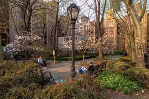 321 E 43rd St, New York City, NY 10017 - Photo 13