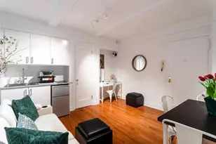 321 E 43rd St, New York City, NY 10017 - Photo 3