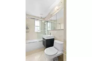 201 E 37th St, New York City, NY 10016 - Photo 5