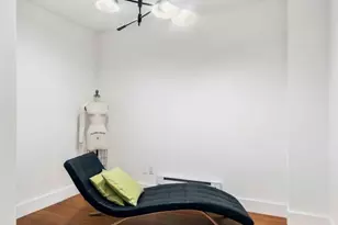305 W 16th St, New York City, NY 10011 - Photo 5