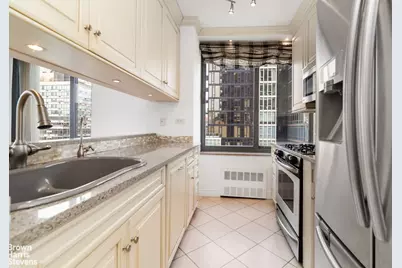 300 E 85th Street #1703, New York City, NY 10028 - Photo 33