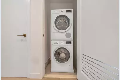 3 Court Square #902, Long Island City, NY 11101 - Photo 13