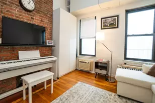431 W 54th St, New York City, NY 10019 - Photo 5