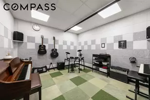 333 E 43rd St, New York City, NY 10017 - Photo 19