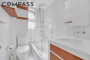 333 E 43rd St, New York City, NY 10017 - Photo 9