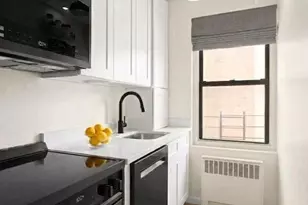 210 E 47th St, New York City, NY 10017 - Photo 5