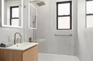 210 E 47th St, New York City, NY 10017 - Photo 13