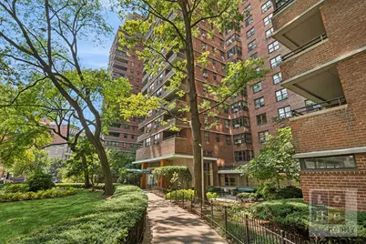 210 E Broadway #H307, New York City, NY 10002 - Photo 19