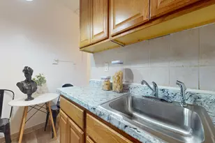 21-57 33rd St, New York City, NY 11105 - Photo 9