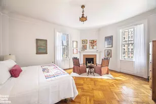 171 W 71st St, New York City, NY 10023 - Photo 3