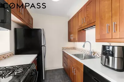 231 E 110th Street, New York City, NY 10029 - Photo 7