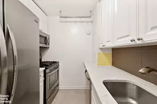 310 E 46th St, New York City, NY 10017 - Photo 7