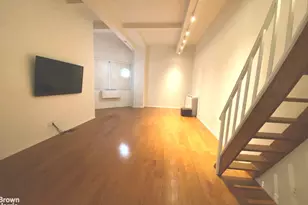 310 E 46th St, New York City, NY 10017 - Photo 23
