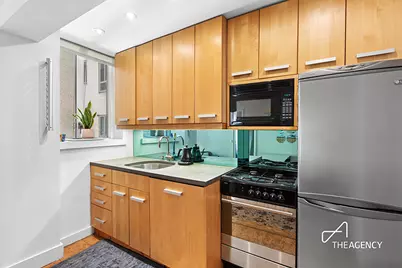 200 W 20th Street #303, New York City, NY 10011 - Photo 5