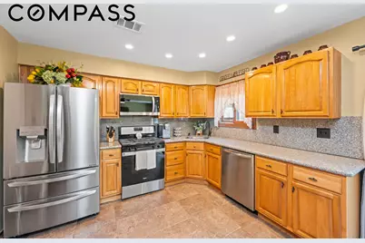 15 Hickory Circle, New York City, NY 10312 - Photo 13