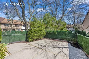 15 Hickory Cir, New York City, NY 10312 - Photo 29