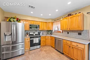 15 Hickory Cir, New York, NY 10312 - Photo 13