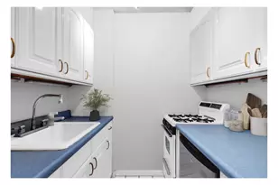 310 W 56th St, New York, NY 10019 - Photo 7