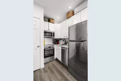 240 E 75th Street #8, New York, NY 10021 - Photo 3