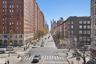 410 W 23rd St, New York, NY 10011 - Photo 11