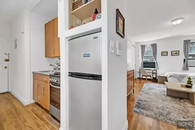 26 Bedford Street #2B, New York City, NY 10014 - Photo 3
