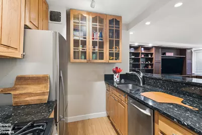 201 E 66th Street #4K, New York City, NY 10065 - Photo 3