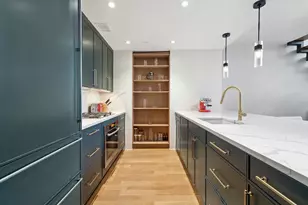 464 W 44th St, New York City, NY 10036 - Photo 3