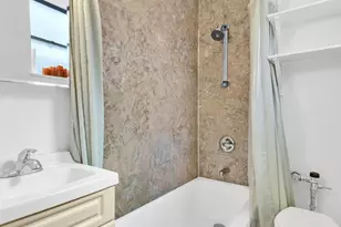26 Bedford St, New York City, NY 10014 - Photo 5