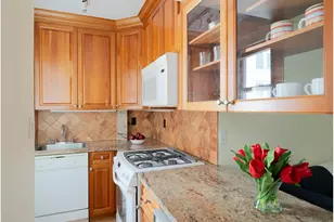 333 E 43rd St, New York City, NY 10017 - Photo 3