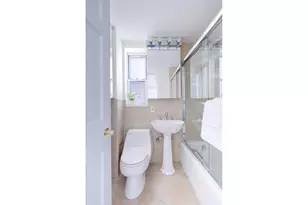 333 E 43rd St, New York City, NY 10017 - Photo 7