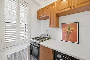 310 E 49th St, New York City, NY 10017 - Photo 9