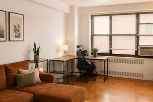 135 E 54th St, New York City, NY 10022 - Photo 1