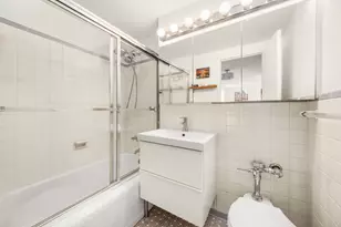 240 E 35th St, New York City, NY 10016 - Photo 9