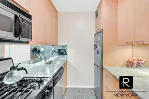 330 E 38th St, New York City, NY 10016 - Photo 3
