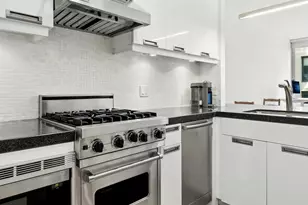 261 W 28th St, New York City, NY 10001 - Photo 3