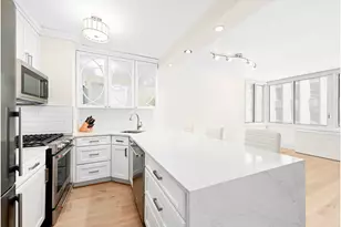 235 E 40th St, New York, NY 10016 - Photo 5