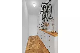 305 E 40th St, New York, NY 10017 - Photo 17