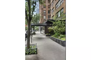 305 E 40th St, New York City, NY 10017 - Photo 21