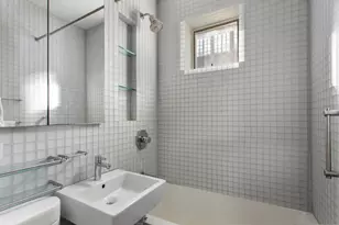 274 W 12th St, New York, NY 10014 - Photo 11