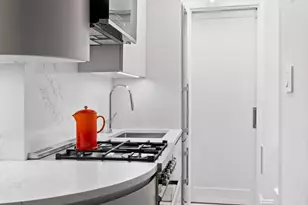 21 E 10th St, New York City, NY 10003 - Photo 3