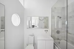 635 W 42nd St, New York, NY 10036 - Photo 5